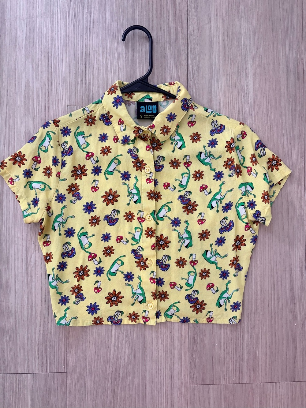 aLab Yellow Floral 🌸 & Frog 🐸 Button-Up Crop Top
